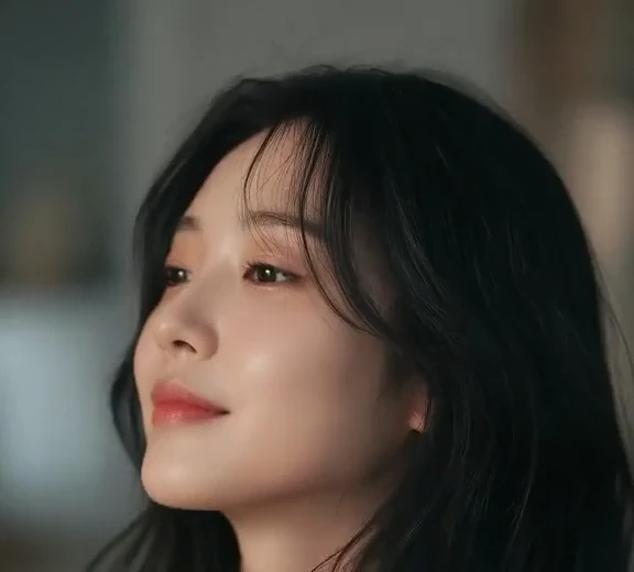 강남 멀리건 라운지 히어로 장면